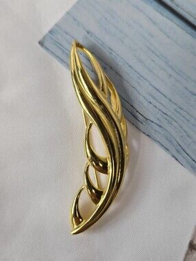 Monet Vintage Gold Tone Leaf Pin Brooch Open Work Gold Leaf